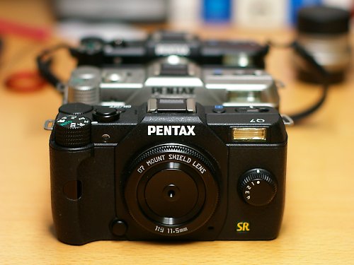 PENTAX Q7 with 07 Mount Shield Lens / Q10 /Q